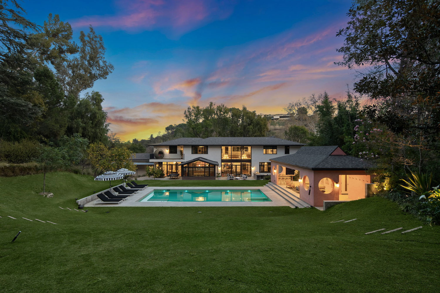 cta-bg-neighborhoods-guides (1)